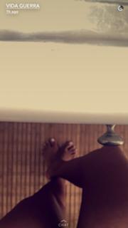 Vida Guerra feet photo thumbnail