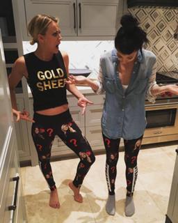 Kaley Cuoco feet photo thumbnail