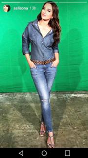 Sonakshi Sinha feet photo thumbnail
