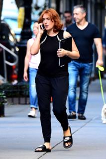 Kate Winslet feet photo thumbnail