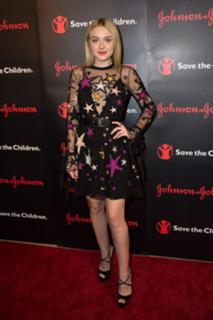 Dakota Fanning feet photo thumbnail