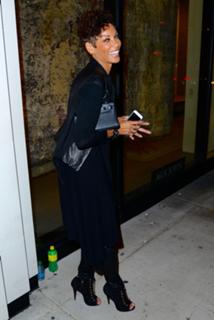 Nicole Murphy feet photo thumbnail