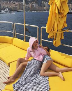 Sofia Richie feet photo thumbnail