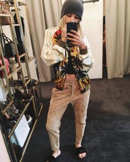 Sofia Richie feet photo thumbnail