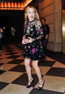 Dakota Fanning feet photo thumbnail