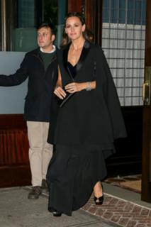 Jennifer Garner feet photo thumbnail