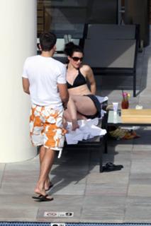 Kristin Davis feet photo thumbnail