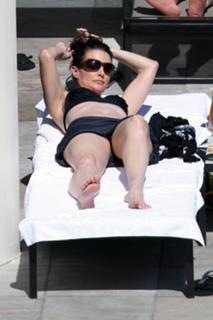 Kristin Davis feet photo thumbnail