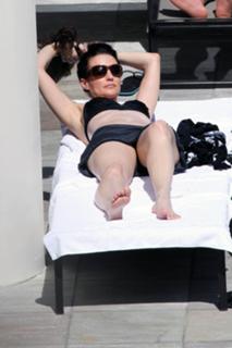 Kristin Davis feet photo thumbnail