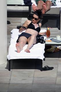 Kristin Davis feet photo thumbnail