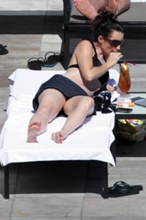 Kristin Davis feet photo thumbnail