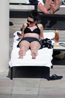 Kristin Davis feet photo thumbnail