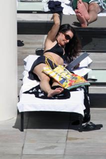 Kristin Davis feet photo thumbnail