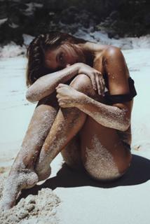Alexis Ren feet photo thumbnail