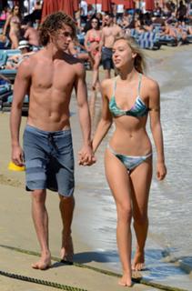 Alexis Ren feet photo thumbnail
