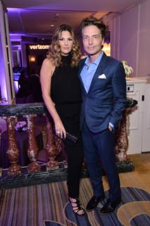 Daisy Fuentes feet photo thumbnail