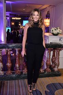 Daisy Fuentes feet photo thumbnail