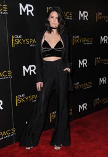 Kendall Jenner feet photo thumbnail
