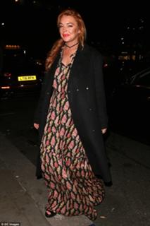 Lindsay Lohan feet photo thumbnail