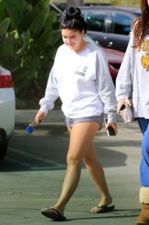 Ariel Winter feet photo thumbnail