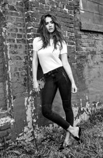 Jessica Alba feet photo thumbnail