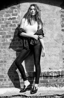 Jessica Alba feet photo thumbnail