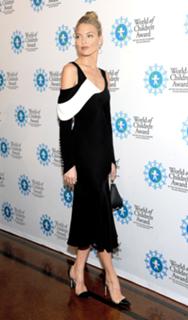 Martha Hunt feet photo thumbnail