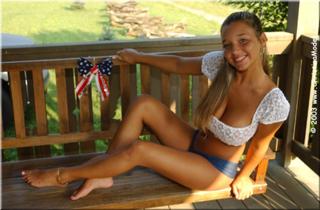Christina Model feet photo thumbnail