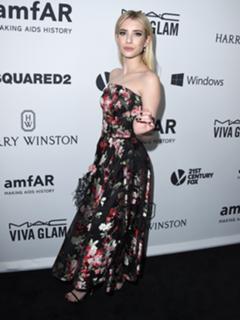 Emma Roberts feet photo thumbnail
