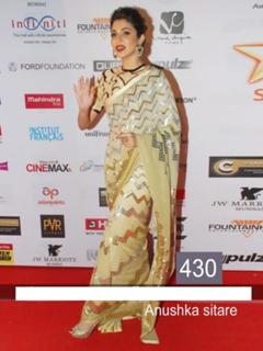 Anushka Sharma feet photo thumbnail