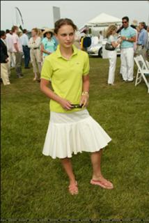 Natalie Portman feet photo thumbnail