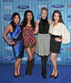 Lea Michele feet photo thumbnail