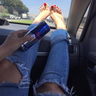 Karin Klemp feet photo thumbnail