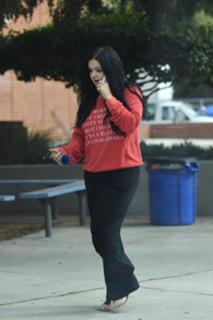 Ariel Winter feet photo thumbnail