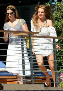 Lindsay Lohan feet photo thumbnail
