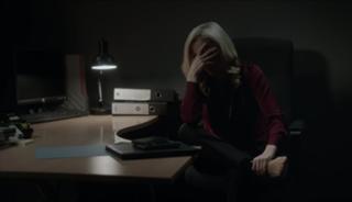 Gillian Anderson feet photo thumbnail