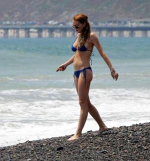 Lindsay Lohan feet photo thumbnail