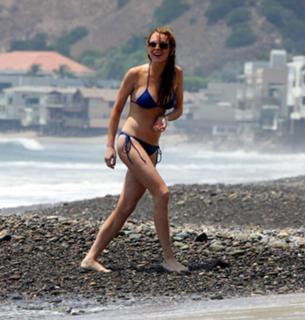 Lindsay Lohan feet photo thumbnail