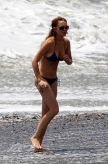Lindsay Lohan feet photo thumbnail