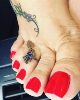 Karin Klemp feet photo thumbnail