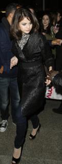 Selena Gomez feet photo thumbnail