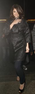 Selena Gomez feet photo thumbnail