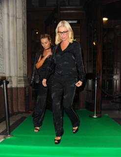 Denise Van Outen feet photo thumbnail