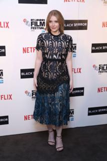 Bryce Dallas Howard feet photo thumbnail