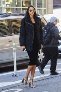 Lais Ribeiro feet photo thumbnail