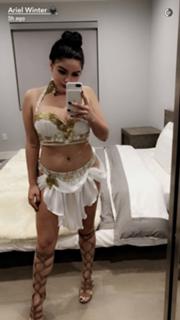 Ariel Winter feet photo thumbnail