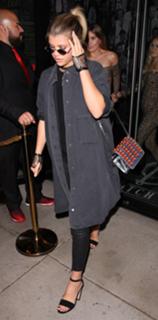 Sofia Richie feet photo thumbnail