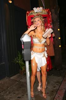 Joanna Krupa feet photo thumbnail