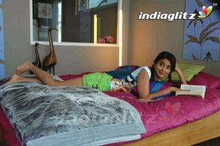 Shriya Saran feet photo thumbnail