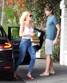 Pixie Lott feet photo thumbnail